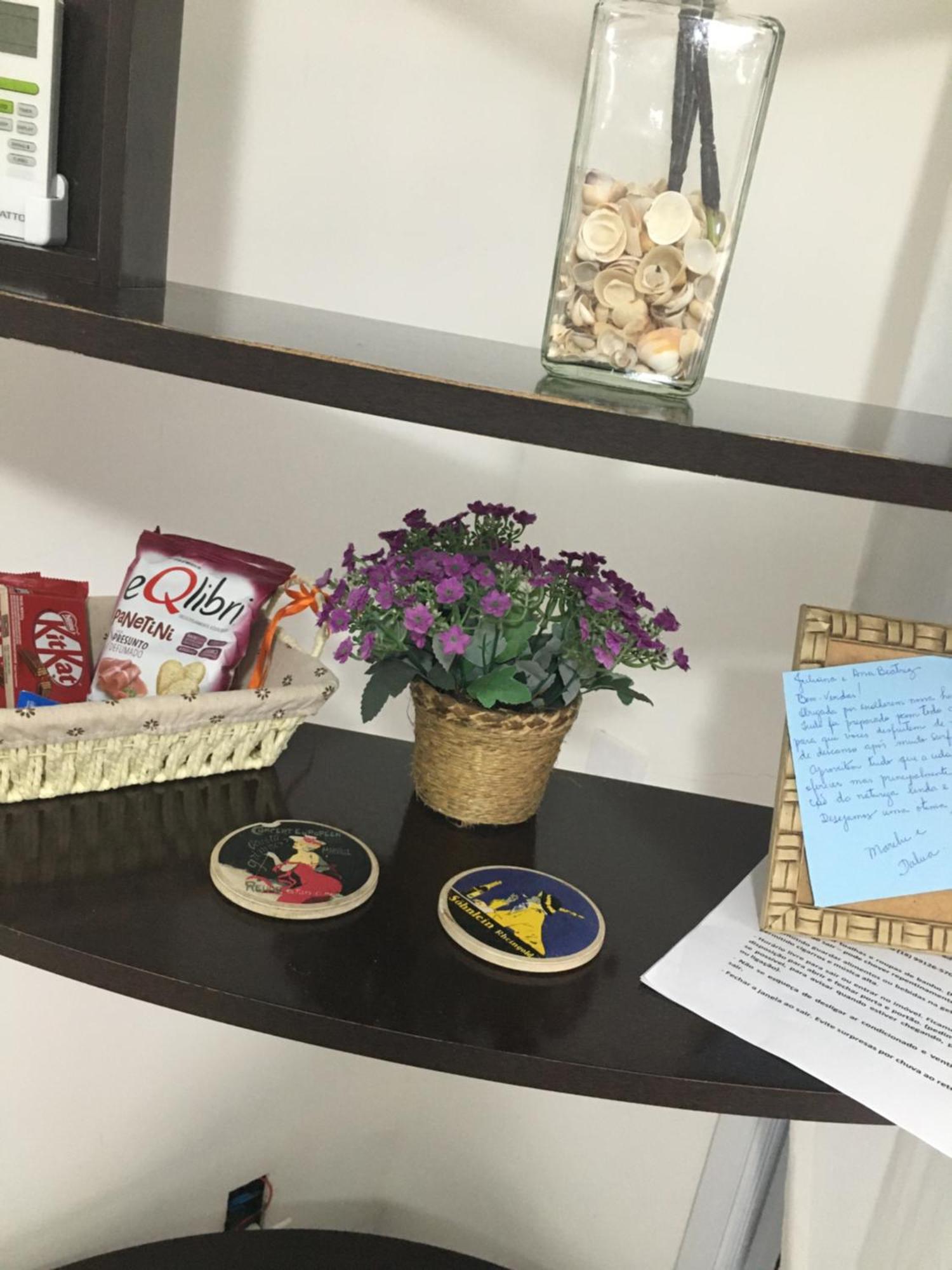Casal Mar E Lua Em Casa Compartilhada